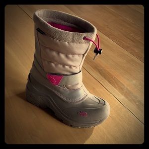 NorthFace gently worn snow boot  girls size 1